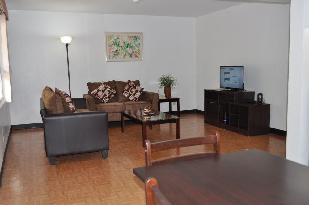 Mai'Ana Airport Plaza Aparthotel Tamuning Esterno foto