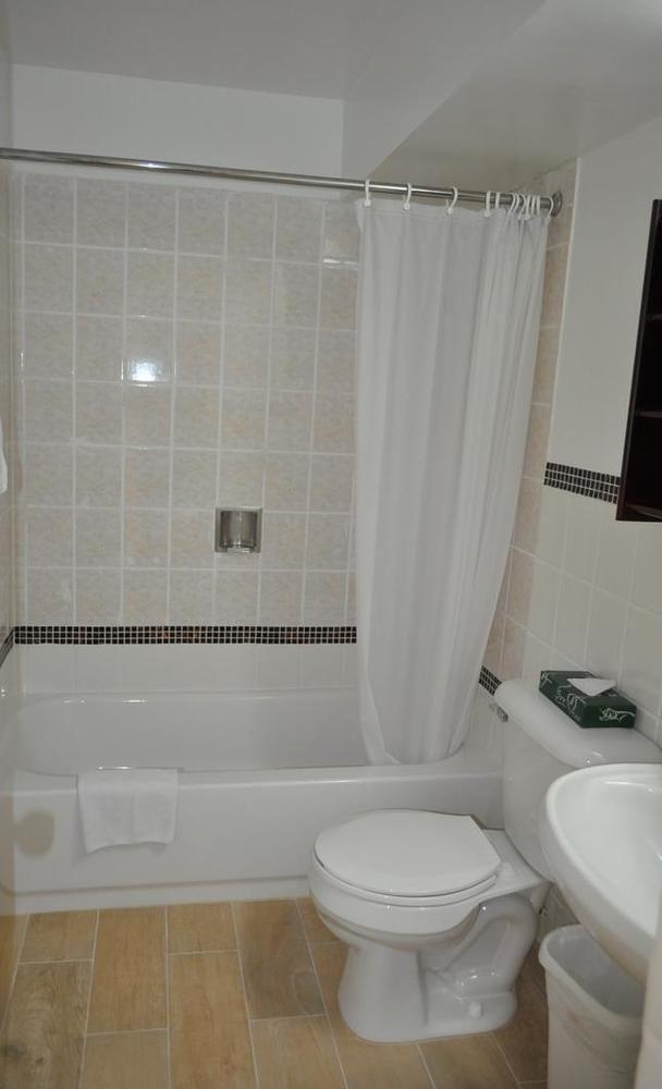 Mai'Ana Airport Plaza Aparthotel Tamuning Esterno foto