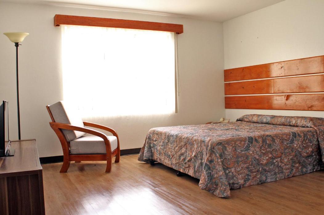 Mai'Ana Airport Plaza Aparthotel Tamuning Esterno foto